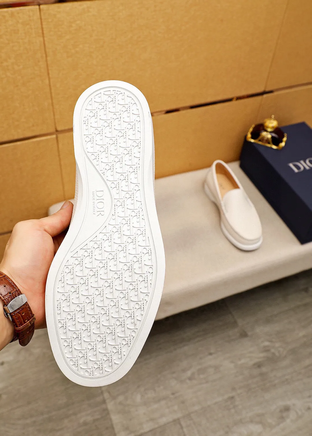 Men's shoes 💰460 💐 Product trademark: Dior "Dior" casual leather shoes Regular size: 38-44 (45.46.47🉑️customized) Product materials: Selected first-layer lychee calfskin upper imported from Italy, imported water-dyed 🐂 cowhide lining. Strong three-dimensional visual effect, rubber outsole Color: 3⃣️colors available